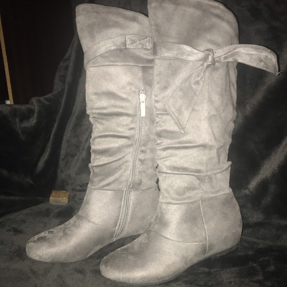 👢Women’s SZ 7 Flat Boots👢